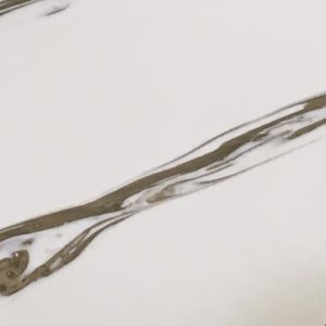 سنگ کورین رگه دار